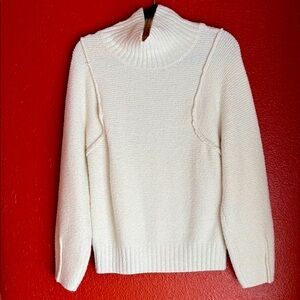 Like New Women’s Crème Med Sweater